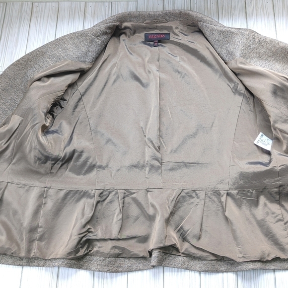 Escada Virgin Wool Tailored Pleated Blazer in Brown and Cream Size 10 / EU 44 - Picture 10 of 13